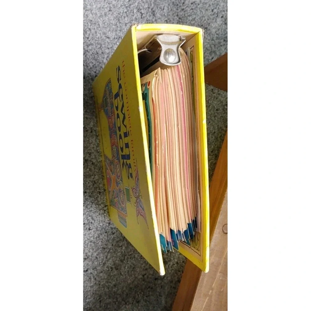 Vtg The Complete Family Sewing Book 1972 Hardcover Three Ring Binder With Tabs